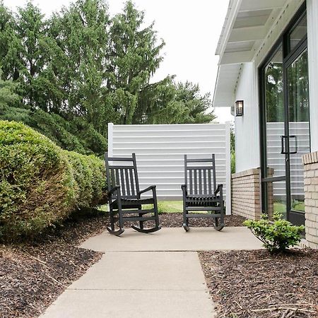 Farmhouse Suites By Amish Country Lodging Millersburg Exterior photo