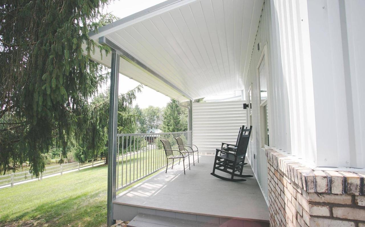 Farmhouse Suites By Amish Country Lodging Millersburg Exterior photo