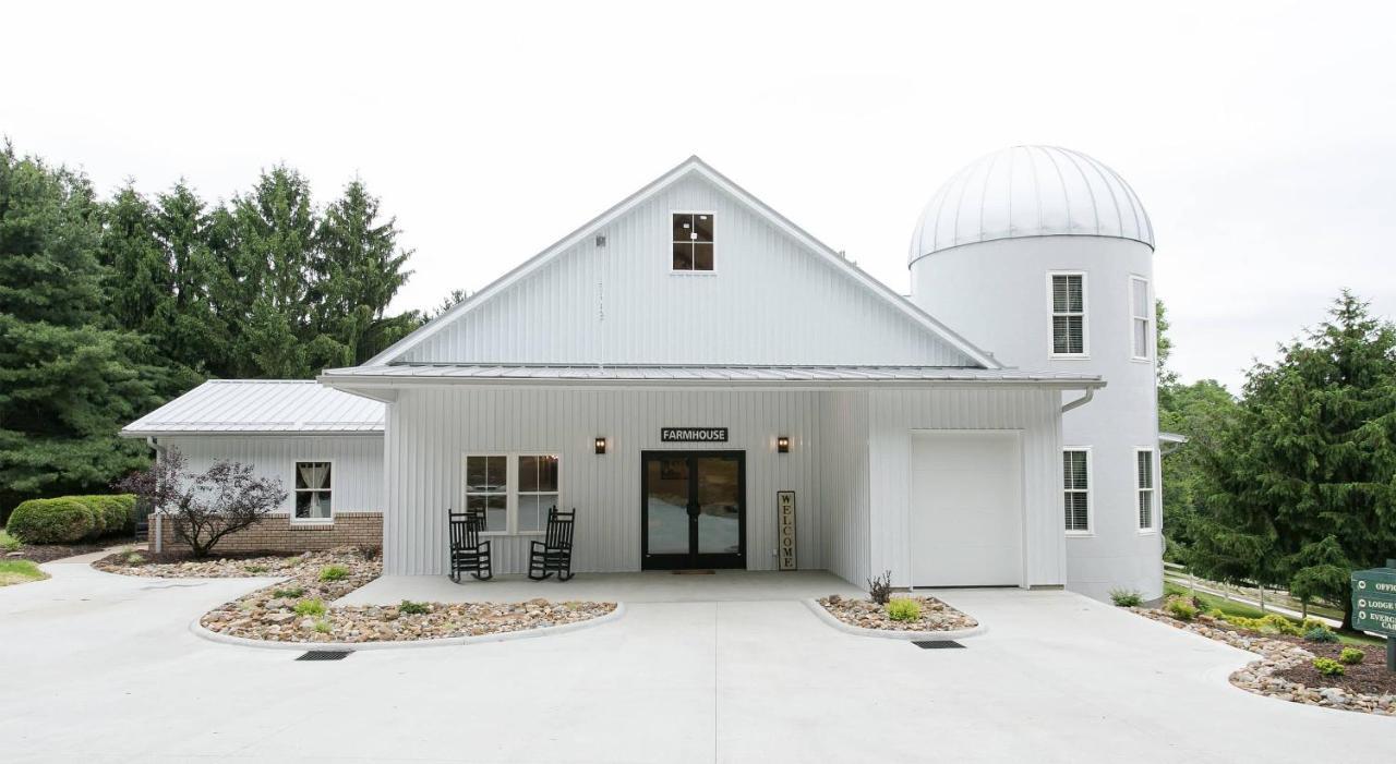 Farmhouse Suites By Amish Country Lodging Millersburg Exterior photo